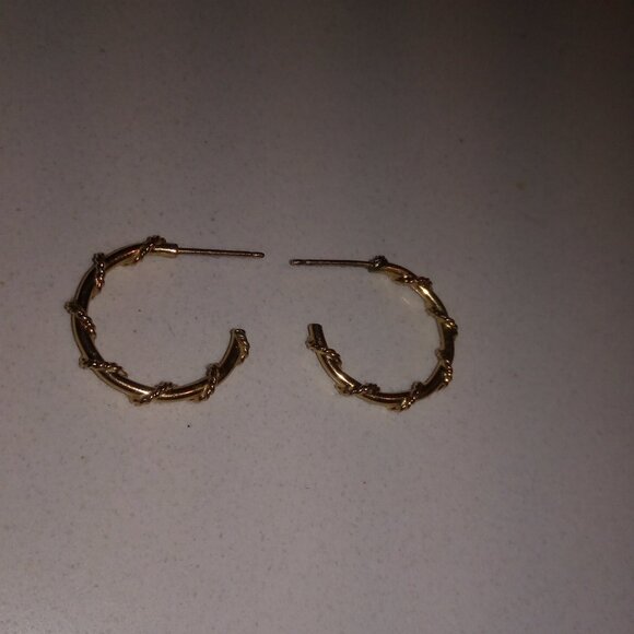 Gold Earrings & Necklace Set - Picture 2 of 5